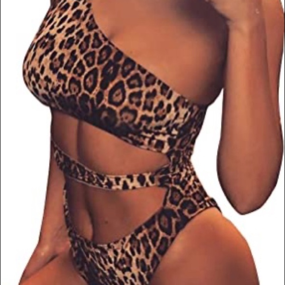 Asymmetrical/ one shoulder cut out swimsuit